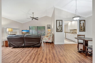 12 Ironwood Way N in Palm Beach Gardens, FL - Building Photo - Building Photo