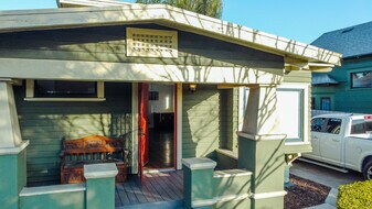 137 25th St in San Diego, CA - Building Photo