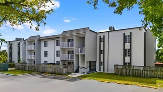 5020 NW 79th Ave in Doral, FL - Building Photo