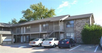 2526 W Prairie St, Unit 208 in Denton, TX - Building Photo