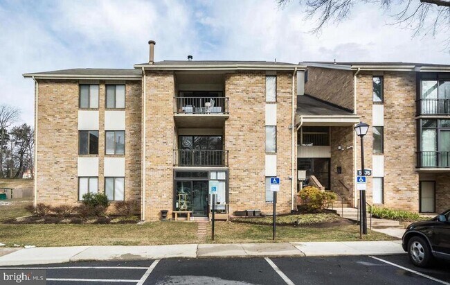 property at 5476 Cedar Ln