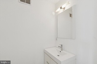 705 Watkins St in Philadelphia, PA - Building Photo - Building Photo