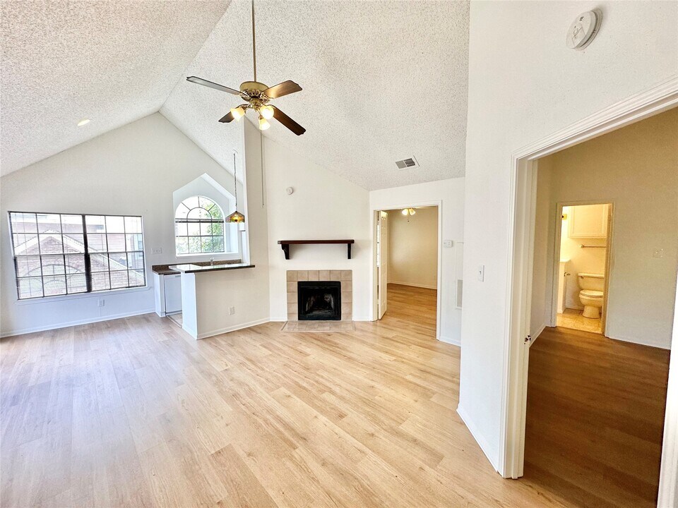 2300 Old Spanish Trl in Houston, TX - Building Photo