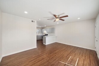 6403 Sloan St-Unit -16 in Houston, TX - Building Photo - Building Photo