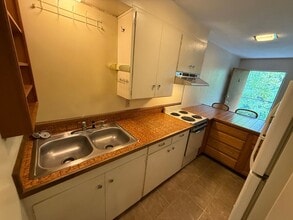 433 E Dowling Rd in Anchorage, AK - Building Photo - Building Photo