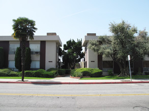 8708 E 5th St in Downey, CA - Foto de edificio - Building Photo