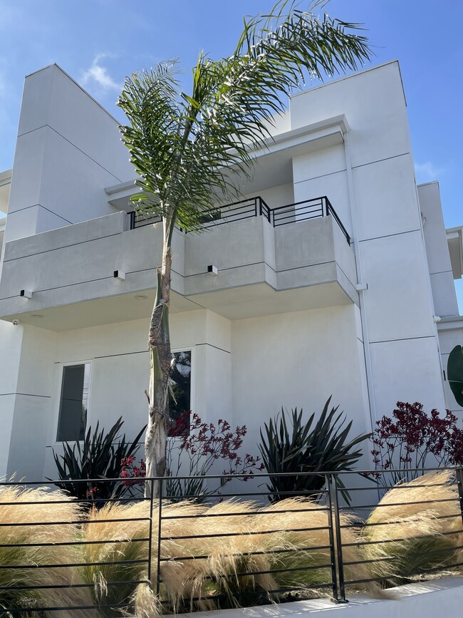 401 Firmona Ave, Unit NA in Redondo Beach, CA - Building Photo - Building Photo