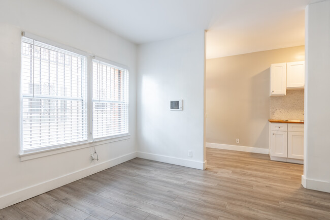 Seven Lions Apartments in Los Angeles, CA - Building Photo - Interior Photo