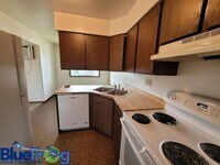 927 Louise St photo'