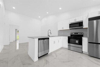 8580 NW 32nd St in Coral Springs, FL - Foto de edificio - Building Photo