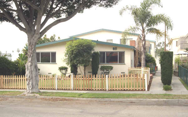 811 Pine St in Santa Monica, CA - Building Photo - Building Photo