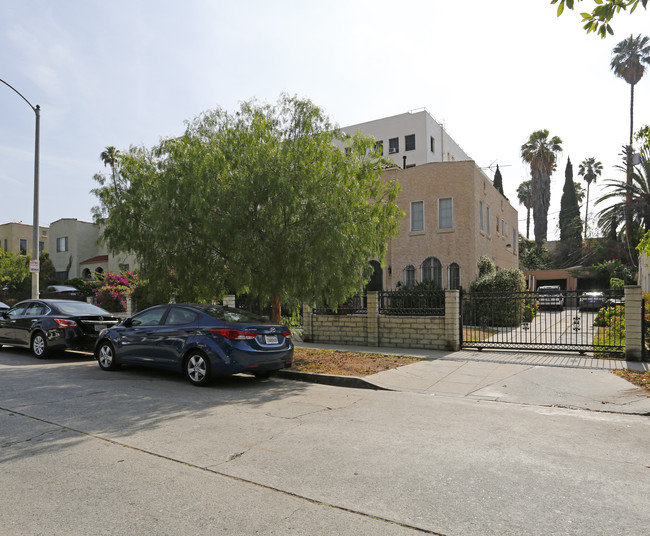 714 S Gramercy Pl in Los Angeles, CA - Building Photo - Building Photo