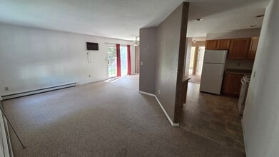 433 Clinton Ct, Unit 1 in Amherst, WI - Building Photo - Building Photo