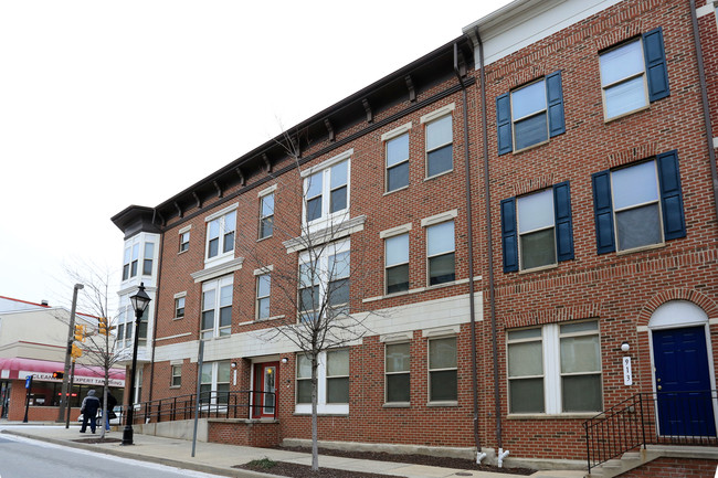 915 E Lombard St in Baltimore, MD - Foto de edificio - Building Photo