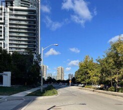 60 Annie Craig Dr in Toronto, ON - Building Photo - Building Photo