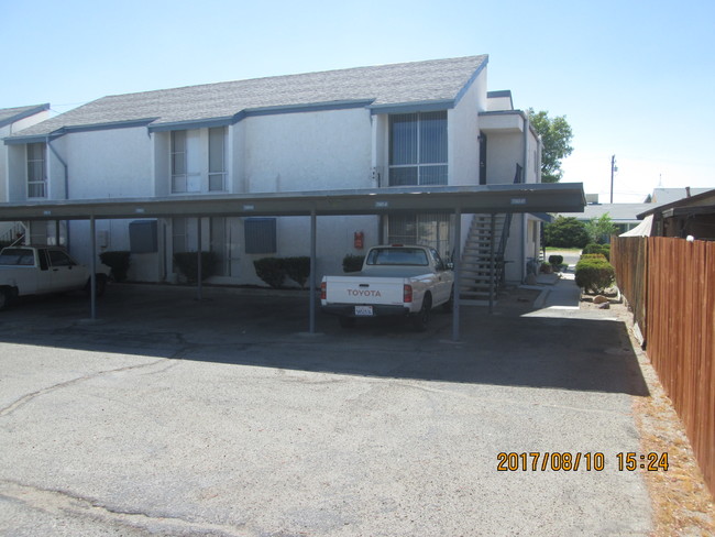 718 N Sanders St in Ridgecrest, CA - Building Photo - Building Photo