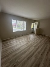 4913 Donovan Dr in Garfield Heights, OH - Building Photo - Building Photo