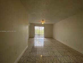 842 NE 209th St in North Miami Beach, FL - Building Photo - Building Photo