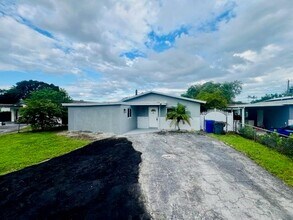 3231 NW 72nd Way in Hollywood, FL - Building Photo - Building Photo
