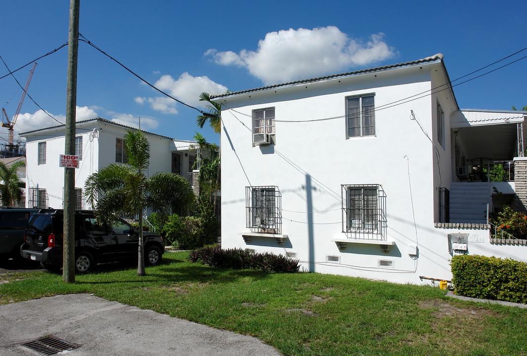 2340 NE 7th Ave in Miami, FL - Foto de edificio