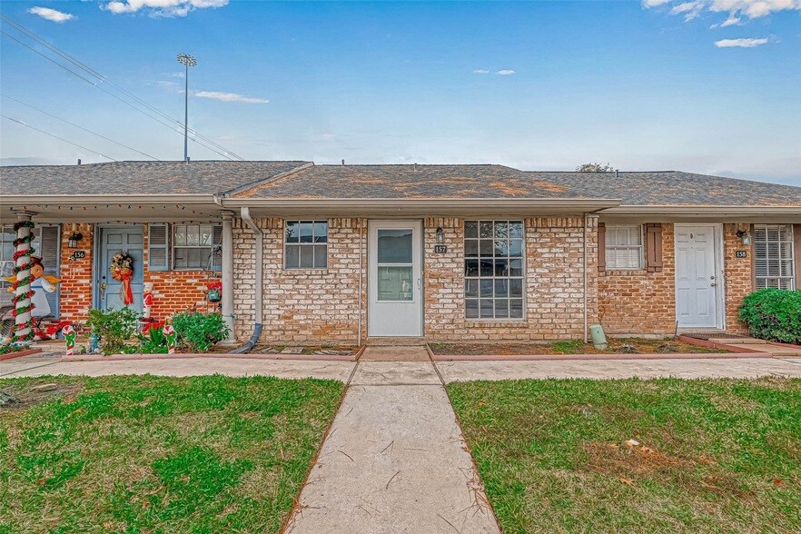 1110 W Tri Oaks Ln, Unit 157 in Houston, TX - Building Photo