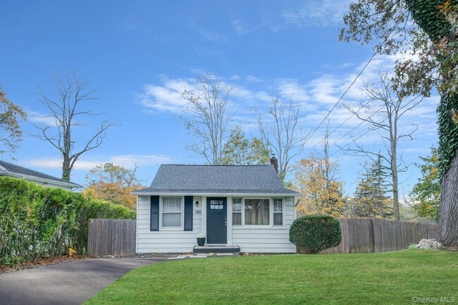 120 Lookout Dr in Sound Beach, NY - Building Photo - Building Photo