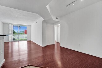 18800 NE 29th Ave in Miami, FL - Building Photo - Building Photo