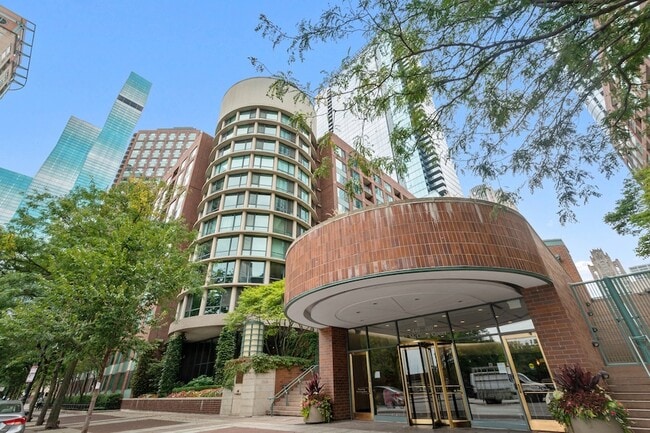 property at 440 N McClurg Ct