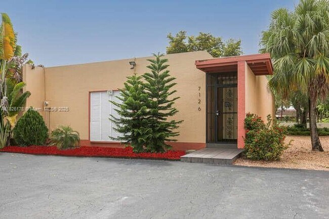 7126 Ballantrae Ct