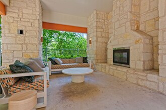 Elle West Ave in Austin, TX - Foto de edificio - Building Photo