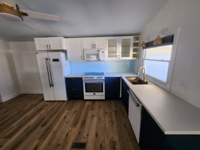 231 N John St in Pendleton, IN - Foto de edificio - Building Photo