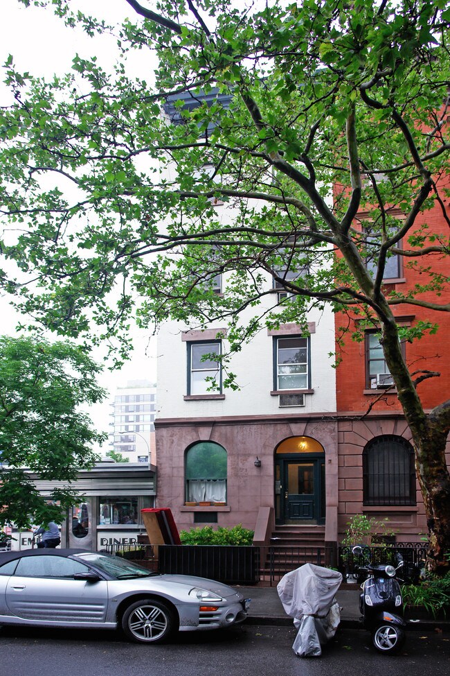 491 W 22nd St in New York, NY - Foto de edificio - Building Photo
