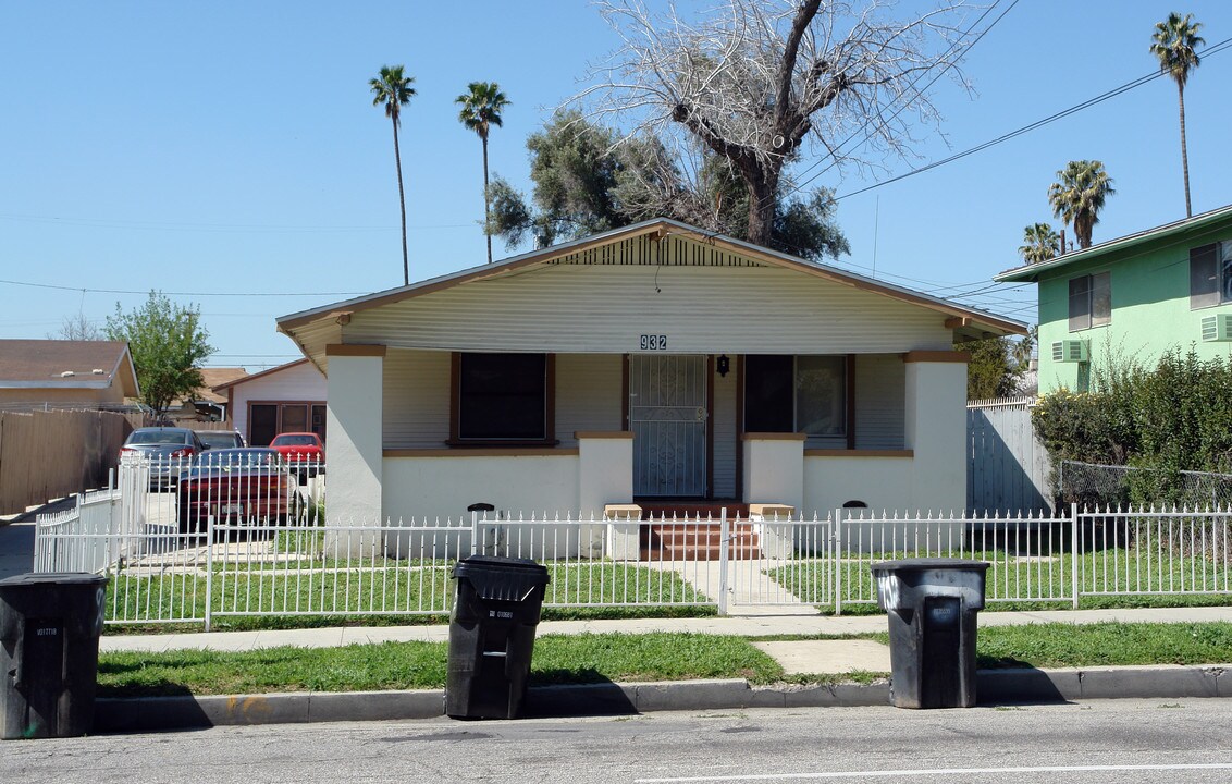 Arrowhead Apartments in San Bernardino, CA - Building Photo
