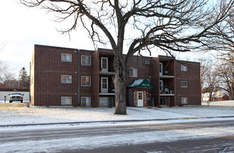 White Oaks in Sauk Rapids, MN - Building Photo - Building Photo