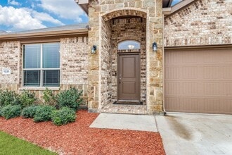 1225 Bosque Ln in Hudson Oaks, TX - Foto de edificio - Building Photo