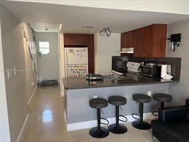 1020 SW 4th St in Miami, FL - Building Photo