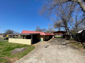 502 N Terry St in Malakoff, TX - Building Photo - Building Photo