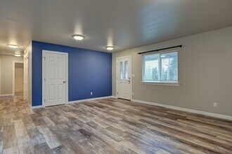 997 Yvonne Ave in Oak Harbor, WA - Building Photo - Building Photo