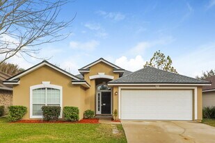 2704 Creekfront Dr in Green Cove Springs, FL - Building Photo