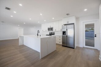 328 Monet Dr in Nokomis, FL - Building Photo - Building Photo