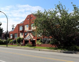 Cornwall Court in Vancouver, BC - Building Photo