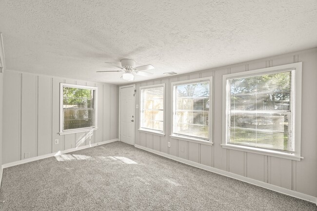 203 W Hart Ave in Pasadena, TX - Building Photo - Building Photo