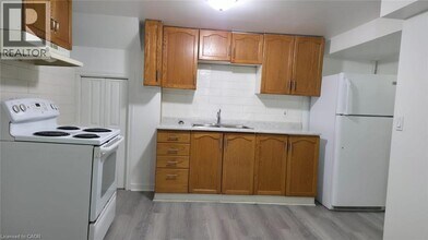 696 9th Ave in Hamilton, ON - Building Photo - Building Photo