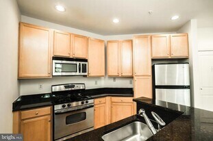 2665 Prosperity Ave, Unit 209 in Fairfax, VA - Building Photo