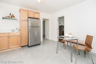 2392 W Auburn Rd in Rochester Hills, MI - Building Photo - Building Photo