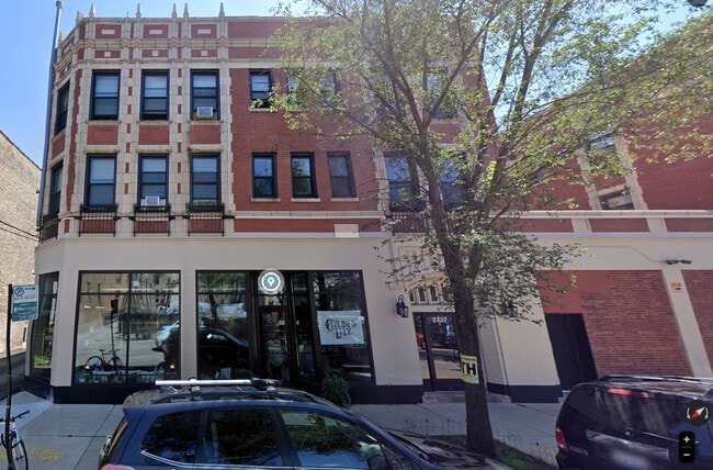 2737 N Spaulding Ave