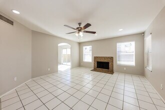 7631 W Cinnabar Ave in Peoria, AZ - Foto de edificio - Building Photo