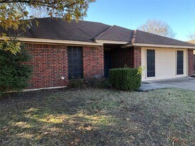 901 Park Pl Blvd in Midlothian, TX - Building Photo