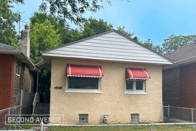 property at 8239 S Woodlawn Ave