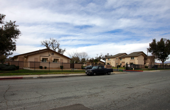 Noble Creek Apartments in Beaumont, CA - Foto de edificio - Building Photo